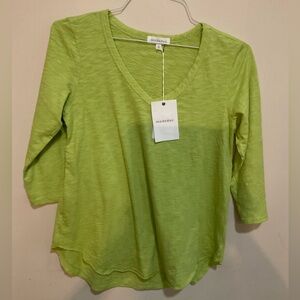 3/4 Sleeve V-Neck Tee w/ curve hem Mododoc